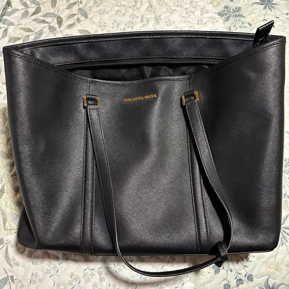 Michael Kors Handbags - Michael Kors Tote Bag